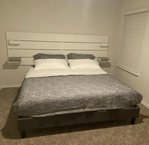 חדר סטנדרט עם מיטת קינג, Cozy Room In A Quiet House For Professionals / Business Travel