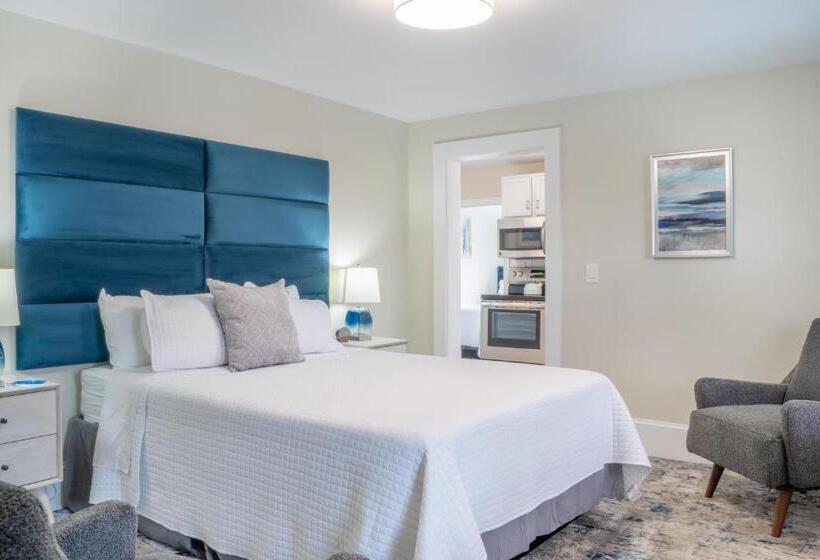 패밀리 스위트, 935 Ocean, A Beachside Inn