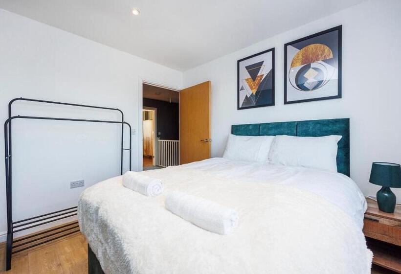 اتاق استاندارد با سرویس بهداشتی مشترک, Beautiful Large Rooms In Ashford