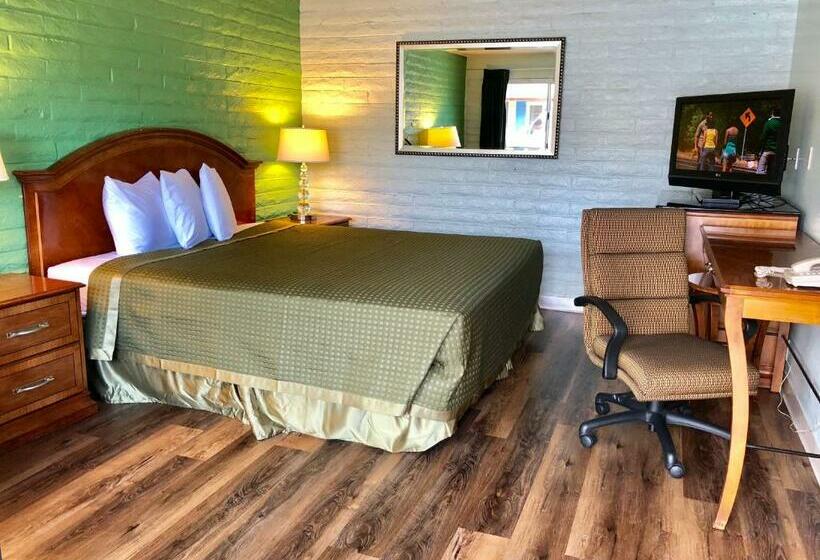 带大床的标准间, Hitching Post Studios Inn