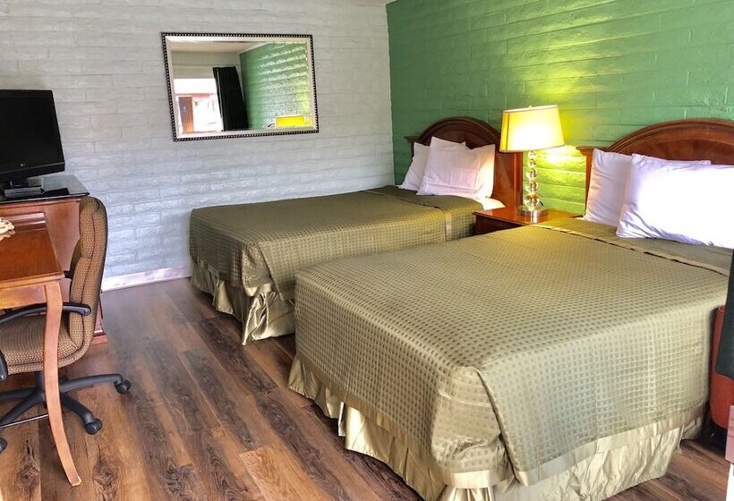 带2个双人床的标准工作室, Hitching Post Studios Inn