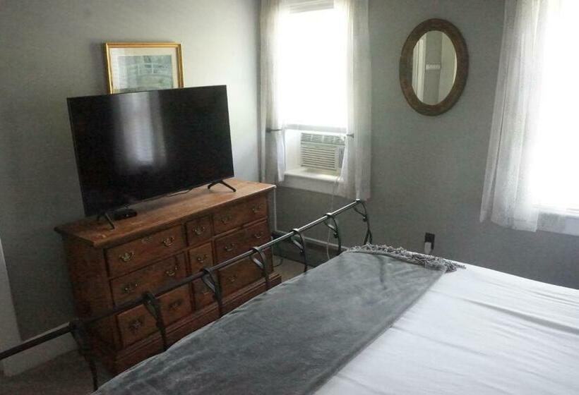 디럭스 스위트 킹 침대, The Frogtown Inn