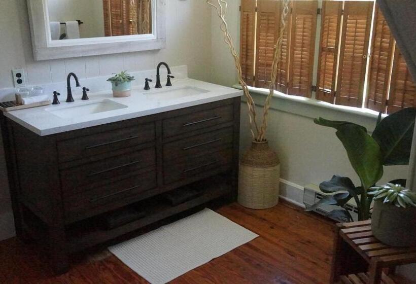 Quarto Estandar Cama King, The Frogtown Inn