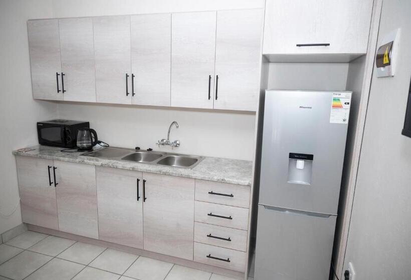 Quarto Estandar Interior, Faces Guesthouse La Provance