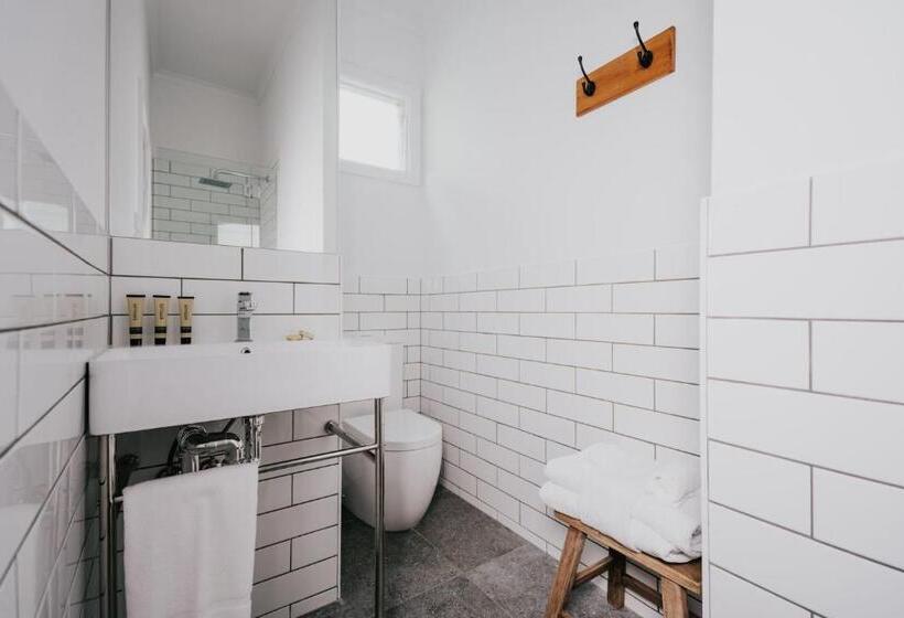 스탠다드 룸 킹사이즈 침대, The Amalfi Minimalist Room 501