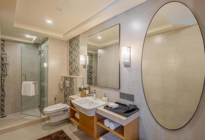 Люкс с Балконом, The Astor   All Suites Hotel Candolim Goa