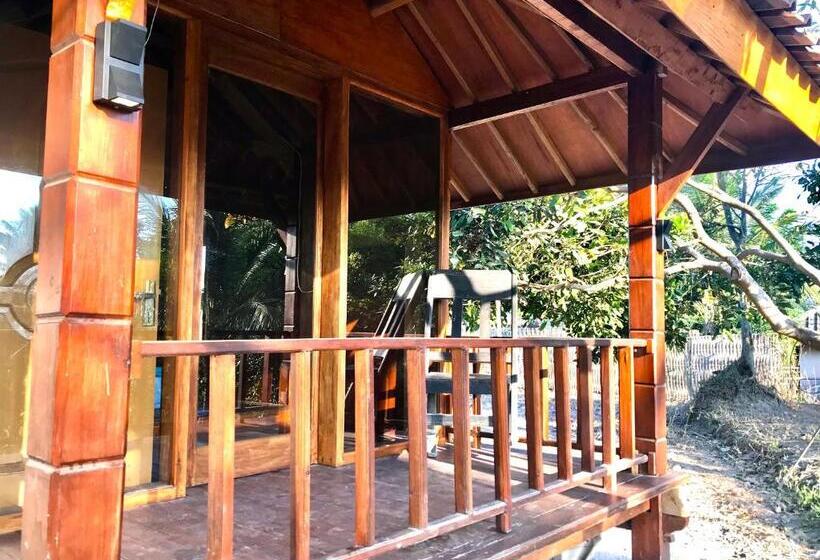 Номер Стандарт с Террасой, Muni S Lombok Bungalow