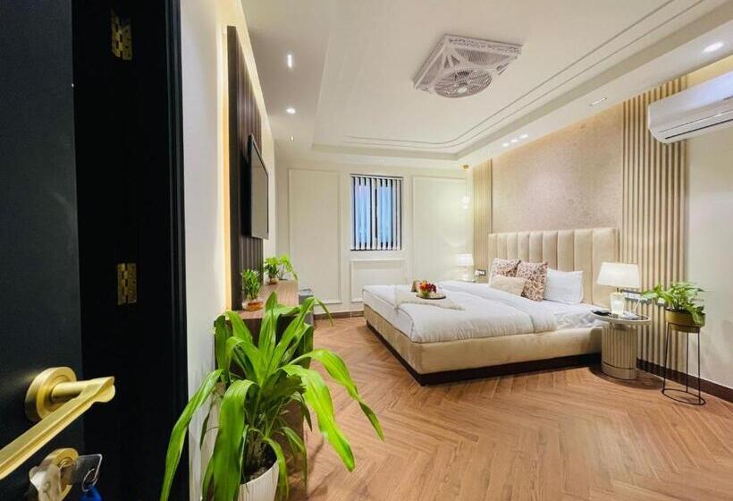 اتاق لوکس, Premium Suites In Malviya Nagar