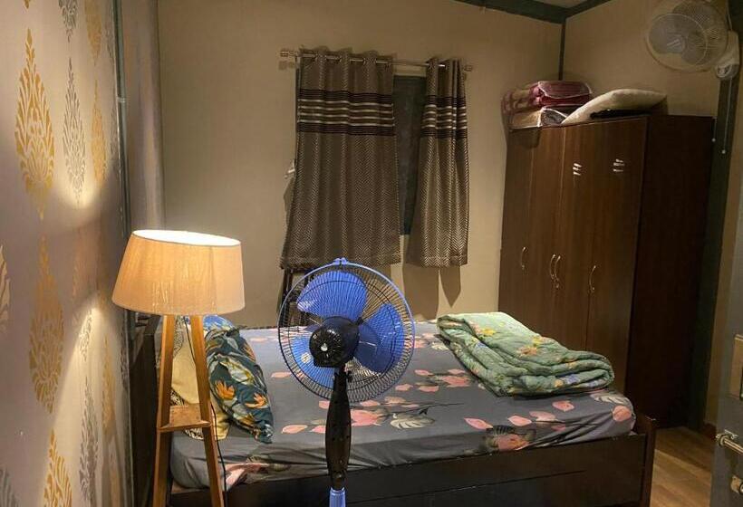 标准间带阳台, Silverlinecloudcottage