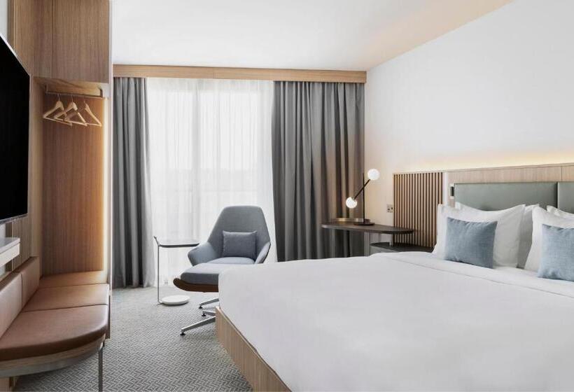 Номер Deluxe Кровать Кинг Вид на Город, Courtyard By Marriott Biel Bienne