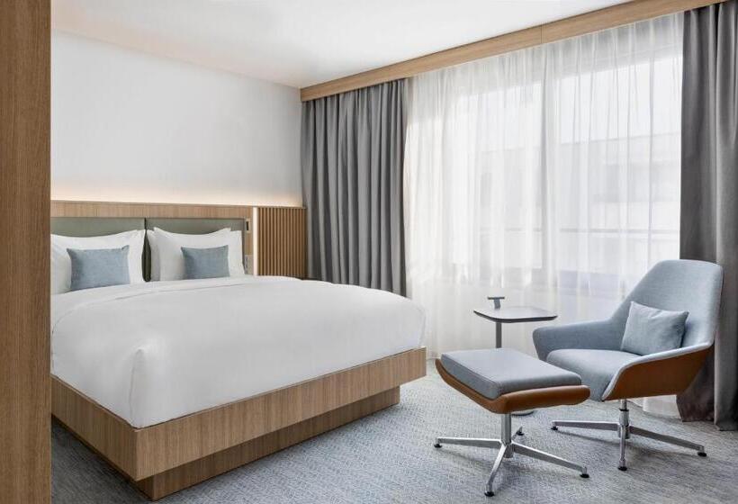 Номер Deluxe Кровать Кинг Вид на Город, Courtyard By Marriott Biel Bienne