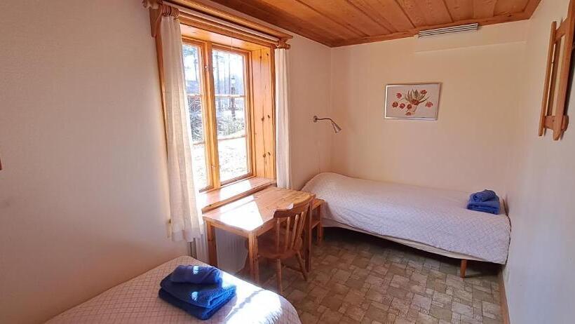 Family Room, Skålsjögården Timber Lodge