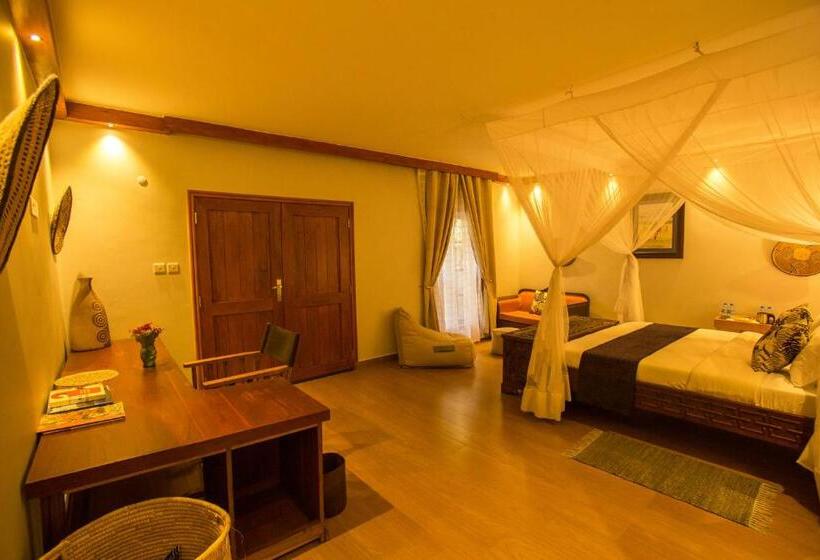 Трехместный Номер Базовый, Amani Safari Lodge And Restaurant