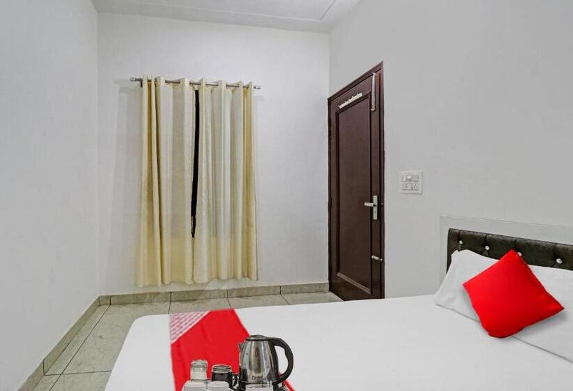 Трехместный Номер Классика, Oyo Flagship Hotel Royal Inn