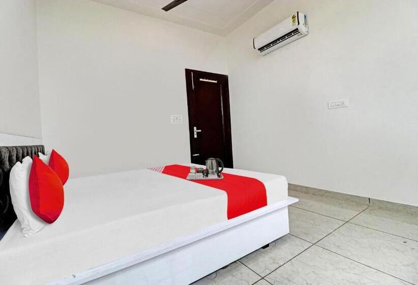 Трехместный Номер Классика, Oyo Flagship Hotel Royal Inn
