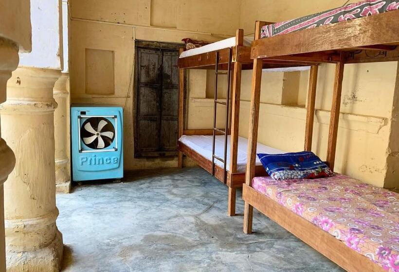 共用房间的床, Topaz Backpackers