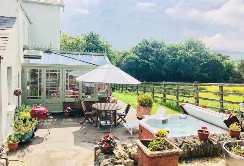 샬레, Chalet Free Sauna & Spa Superking Bed