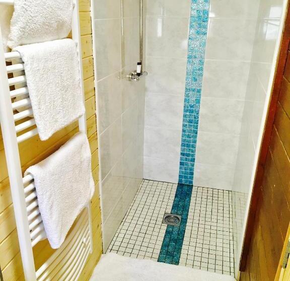 샬레, Chalet Free Sauna & Spa Superking Bed