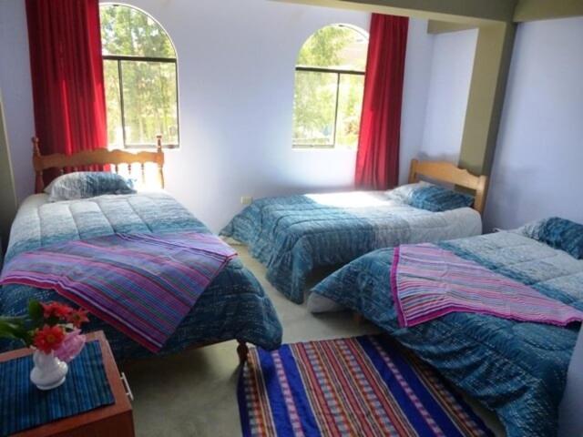 חדר משפחתי, Humberto Guest House
