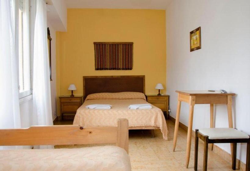 חדר סטנדרט לשלושה, Arenas Y Apartamentos