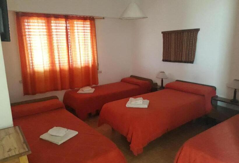 חדר סטנדרט לארבעה, Arenas Y Apartamentos