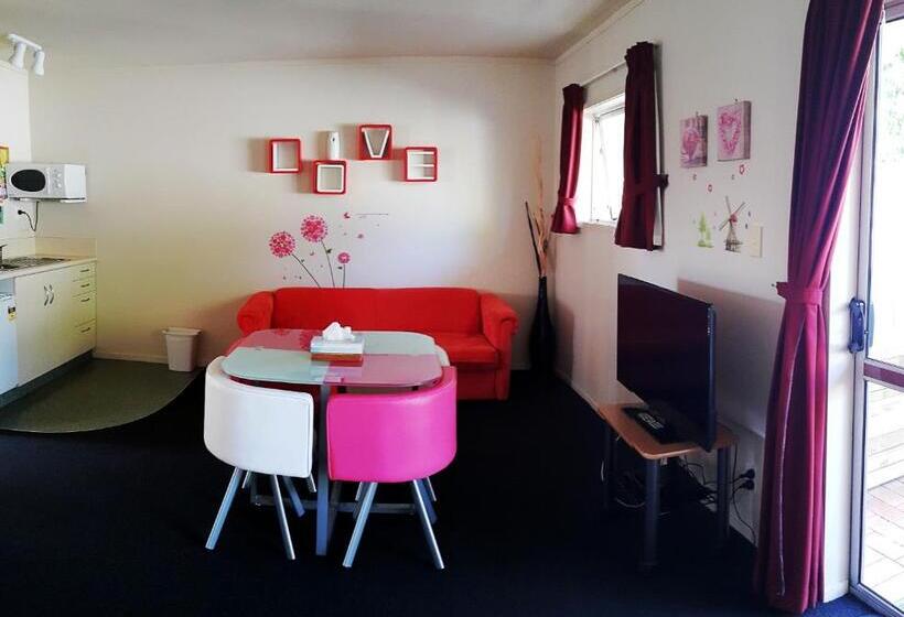 디럭스 스위트, Aurora City Suites Motel