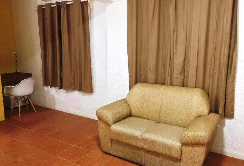 غرفة سوبيريور ثلاثية, Colonial