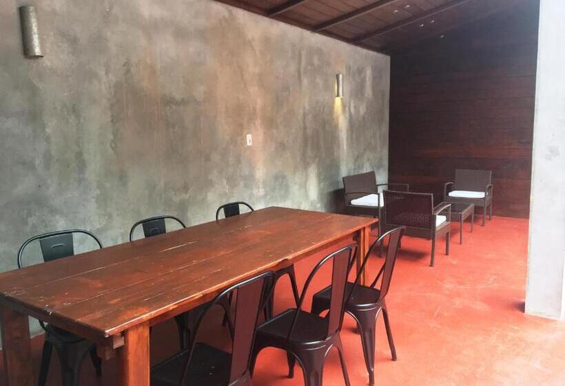 غرفة سوبيريور, Colonial