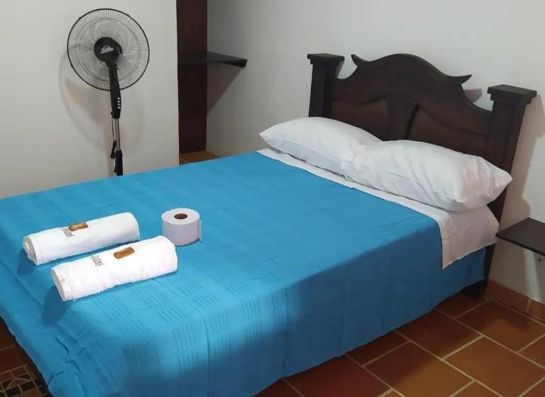 Quarto Triplo Estandar, Casa Central