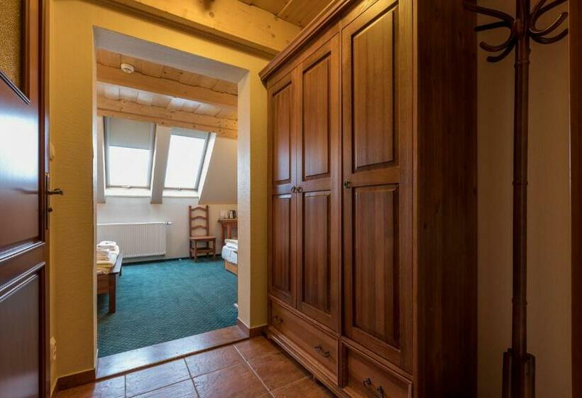 Quarto Triplo Estandar, Marymont Sggw Przy Dolinie Kościeliskiej