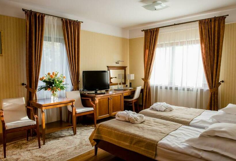 غرفة قياسية, Pałac Czarny Las