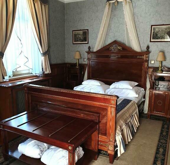 غرفة قياسية, Pałac Czarny Las