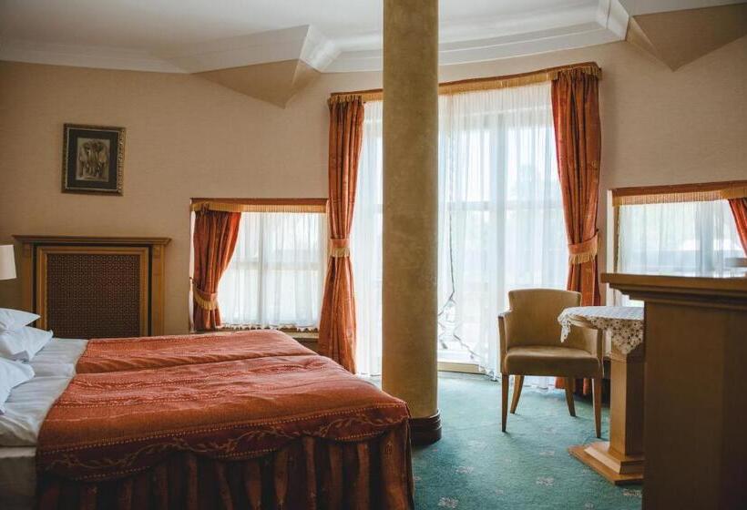 غرفة قياسية, Pałac Czarny Las