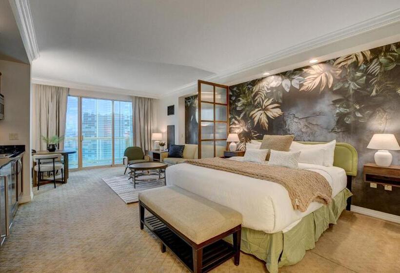 استودیو خانوادگی, Elite Studio Mgm Signature Balcony Strip View