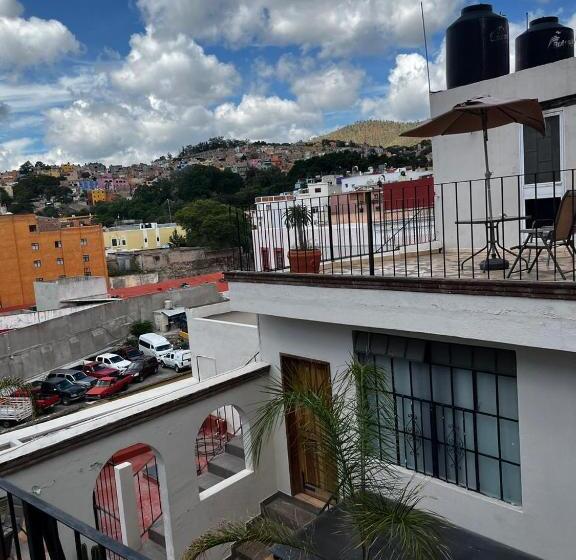 سوییت خانوادگی, Jardín Del Cantador