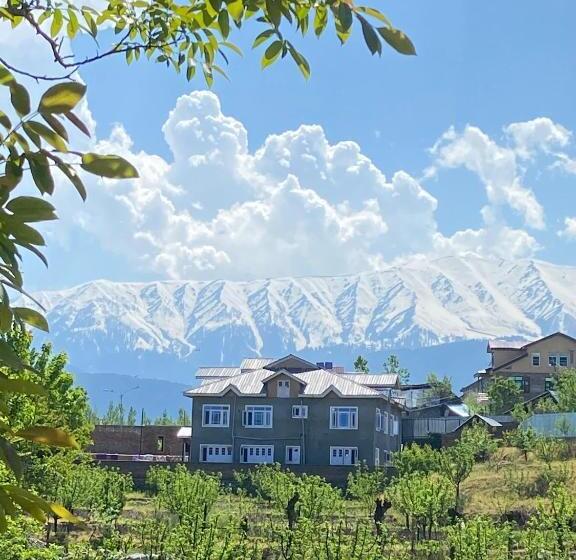 اتاق لوکس با بالکن, The Gulmarg Palace