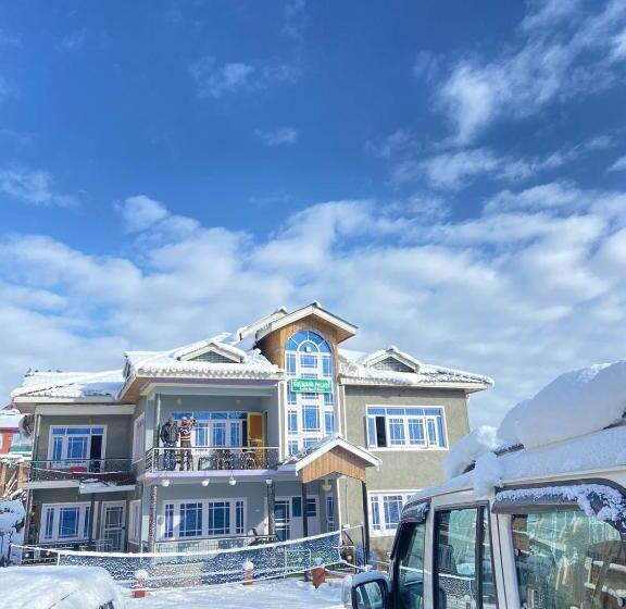 اتاق خانوادگی, The Gulmarg Palace