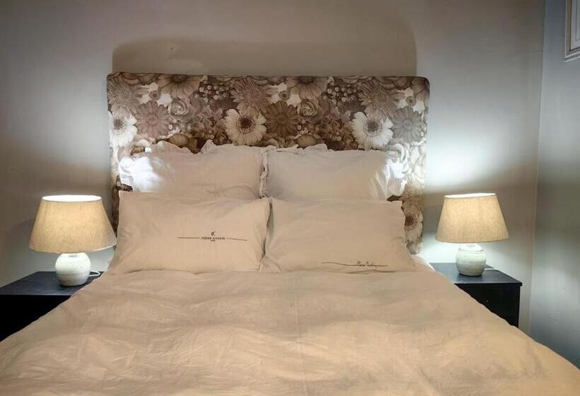 اتاق استاندارد سه نفره, Mitchell Guesthouse