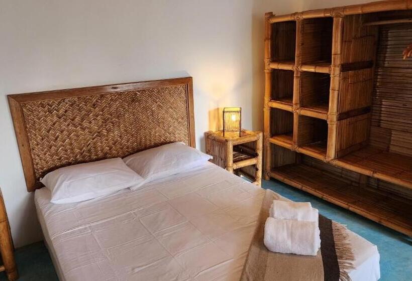 חדר סטנדרט לשלושה עם נוף לגינה, Kinti Guest House