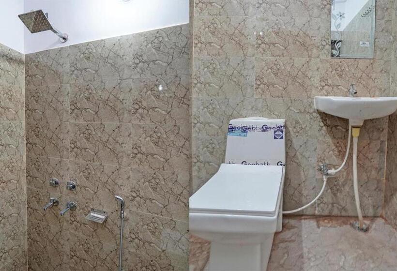 اتاق کلاسیک سه تخته, Oyo The Adiitya Inn