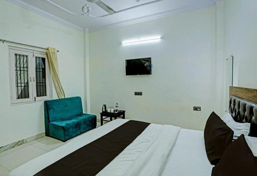 اتاق کلاسیک سه تخته, Oyo The Adiitya Inn