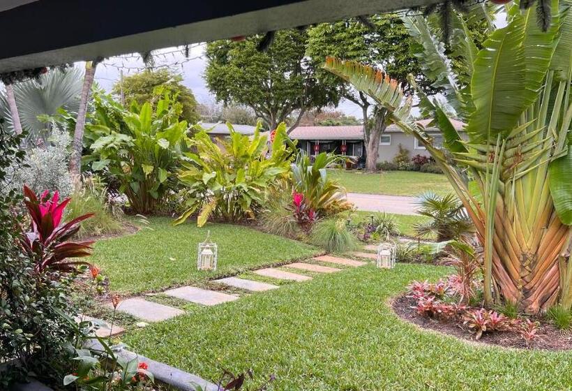 חדר דחוקס עם מיטת קינג, Paradise Gardens Wilton Manors  Male Only
