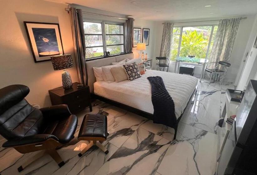 חדר דחוקס עם מיטת קינג, Paradise Gardens Wilton Manors  Male Only