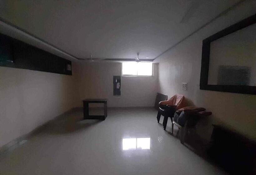 トリプルクラシックルーム, Oyo Hotel Stay In