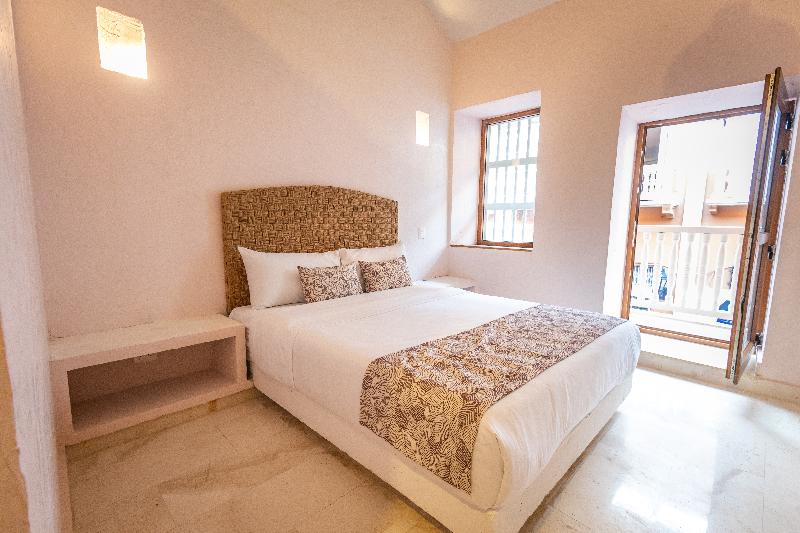 اتاق لوکس با بالکن, Casa Noa Colonial Rooms