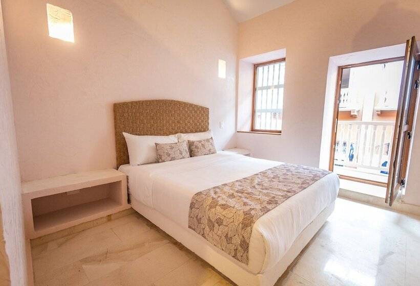 اتاق لوکس با بالکن, Casa Noa Colonial Rooms