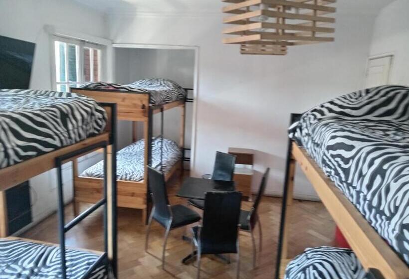 חדר משפחתי, Hostal Salvador