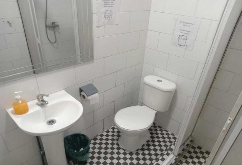 חדר אקונומי, Hostal Salvador