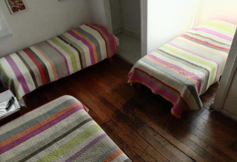 חדר אקונומי לשלושה, Hostal Salvador