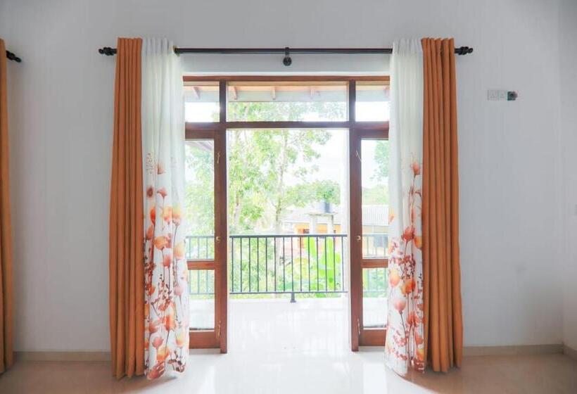 Номер Deluxe с Балконом, Hikka Tulips Villa